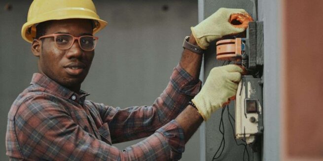 How Do Portable Generators Regulate Voltage